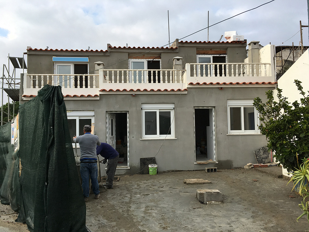 3 - Geminadas forradas a capoto, telhados novos e terraços com novo isolamento Paço Dilhas Mafra 2018 - 2019