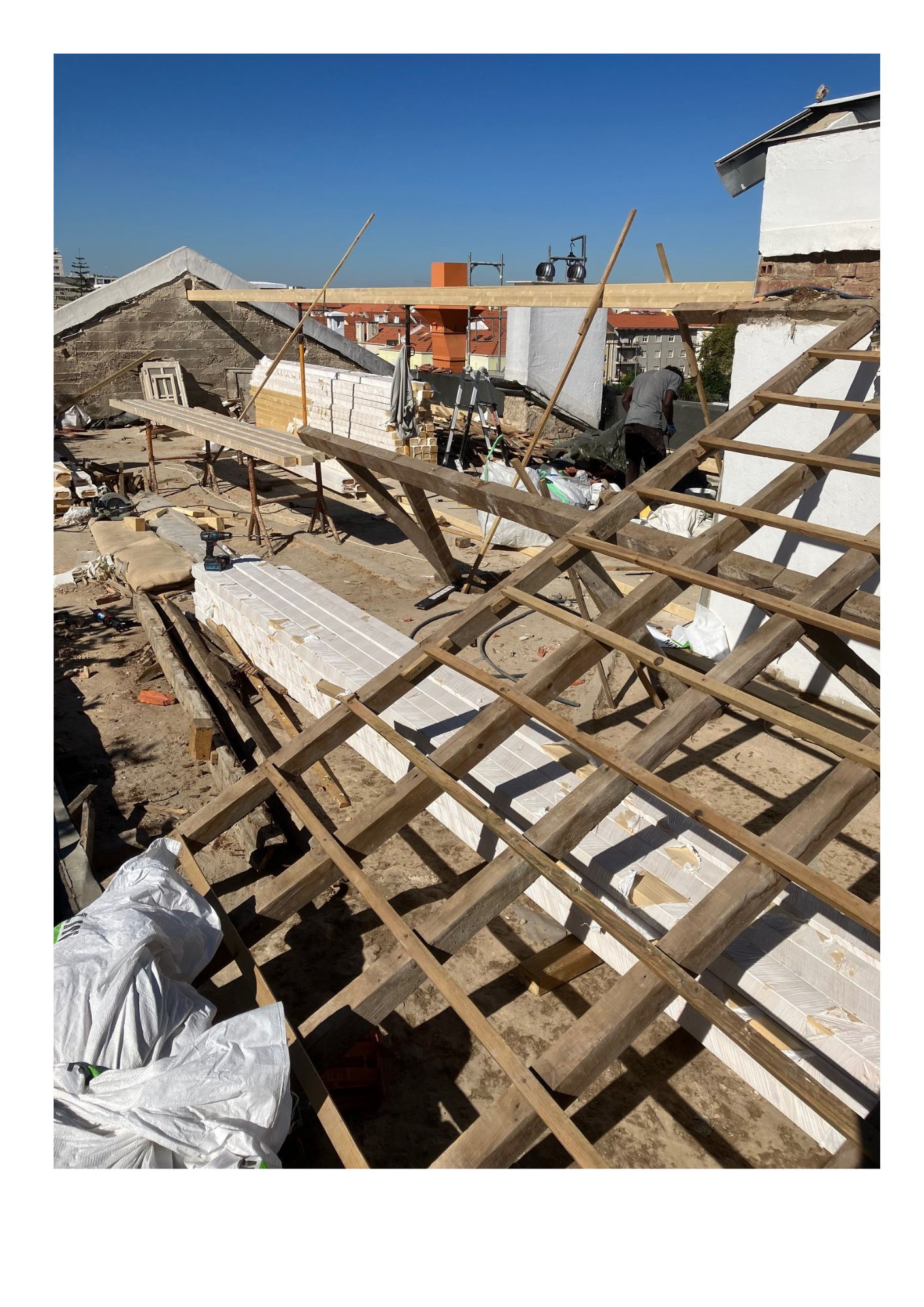 1 Retirada de toda a madeira velha da cobertura do telhado.pdf