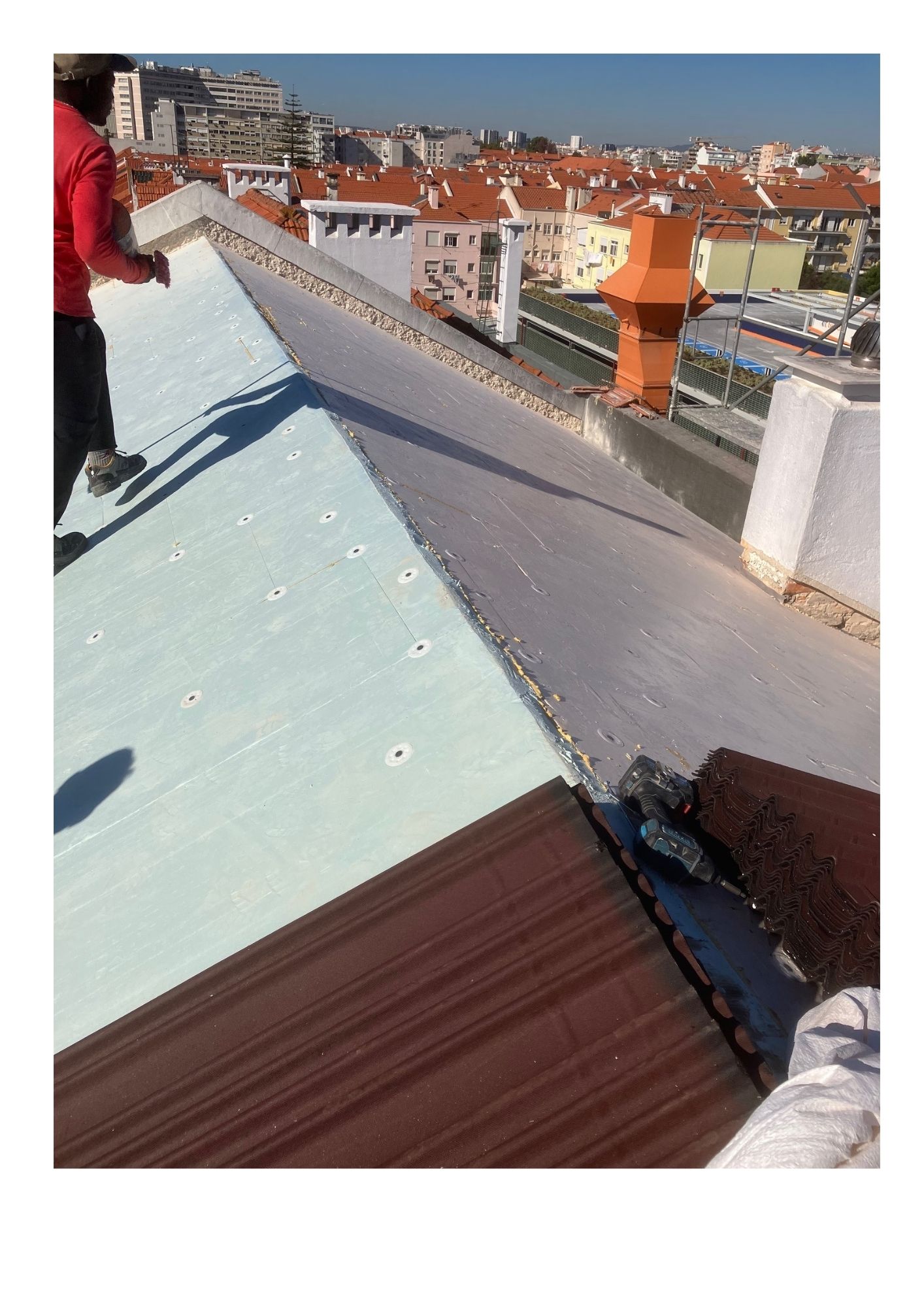 7 Cobertura do telhado com isolamento térmico dos dois lados do telhado